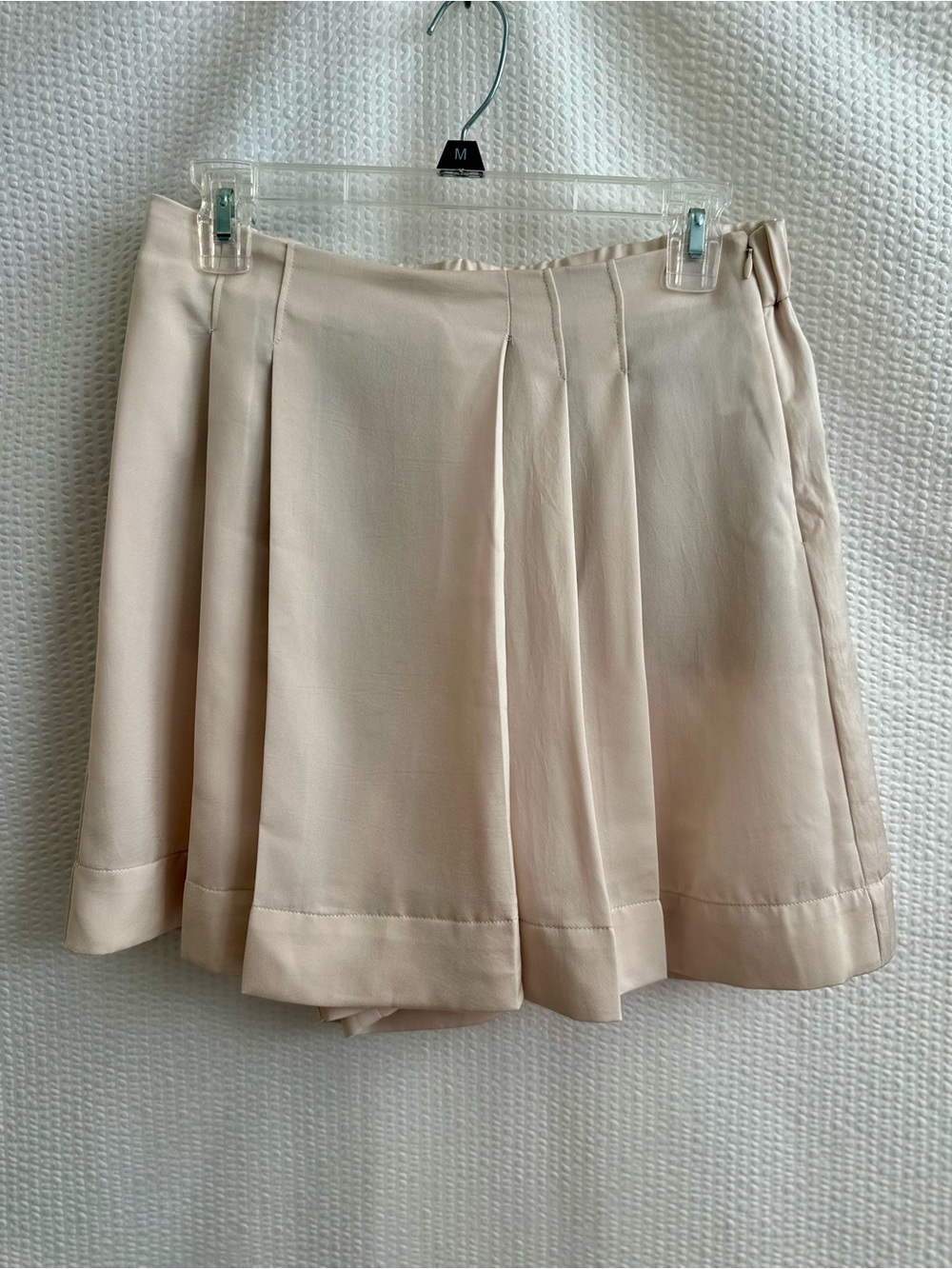 BANANA REPUBLIC Cream Satin Pleated High Rise Shorts Small Dressy Trouser Style